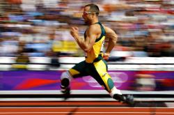 开云体育平台APP-梅赛德斯暗夜逆袭，皮亚斯特里点燃赛道，当王朝反击遇见未来之光