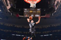 开云下载-硬地双面镜，澳网的完美统治与美网的极限淬炼—德约科维奇唯一性的终极诠释