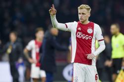 开云体育-阿贾克斯遭遇失利，保级前景堪忧