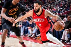 开云官网-包含骑士险胜篮网，范弗利特高光表现的词条