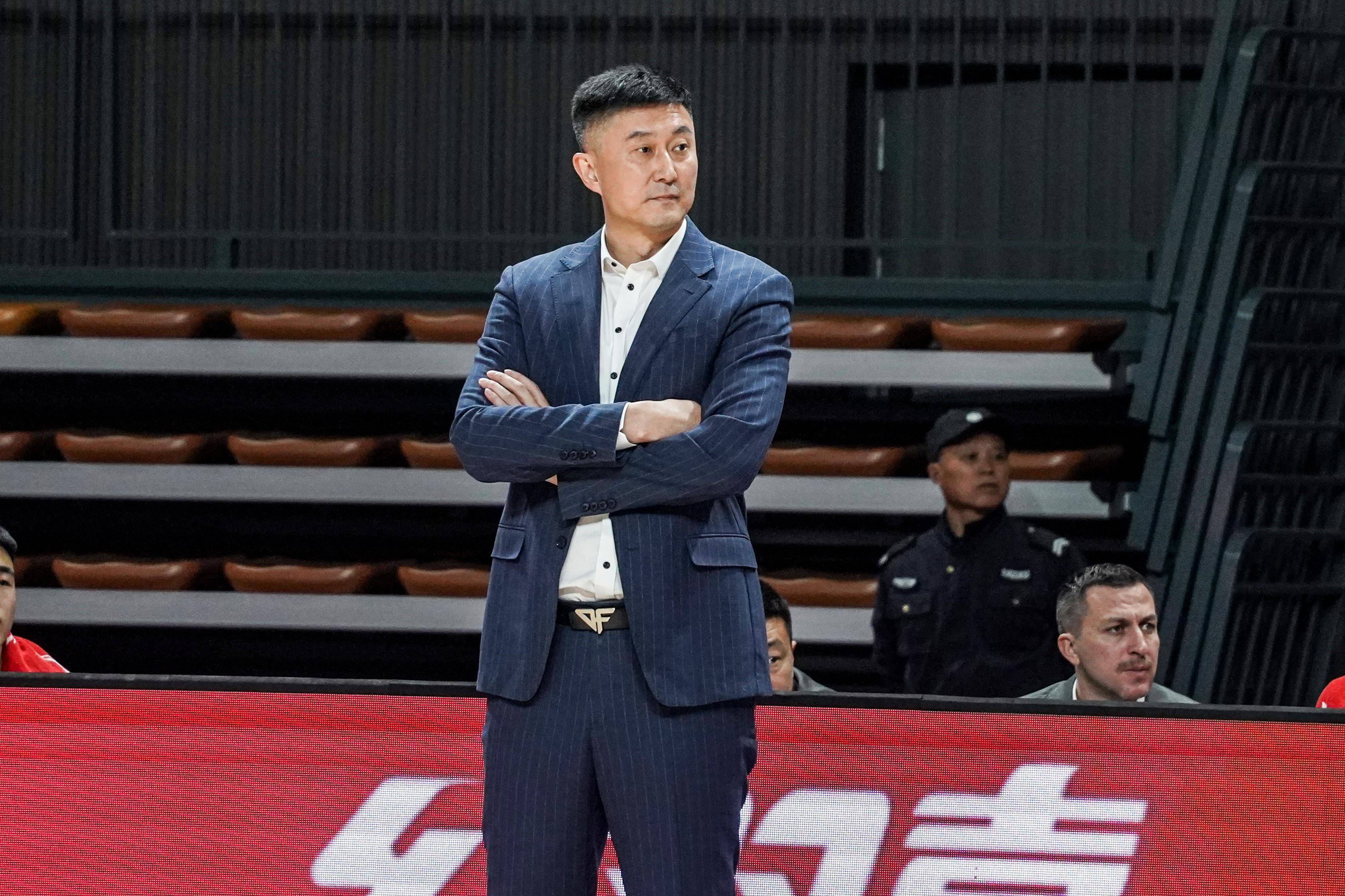 重庆男篮成功力挽狂澜，反超对手取胜