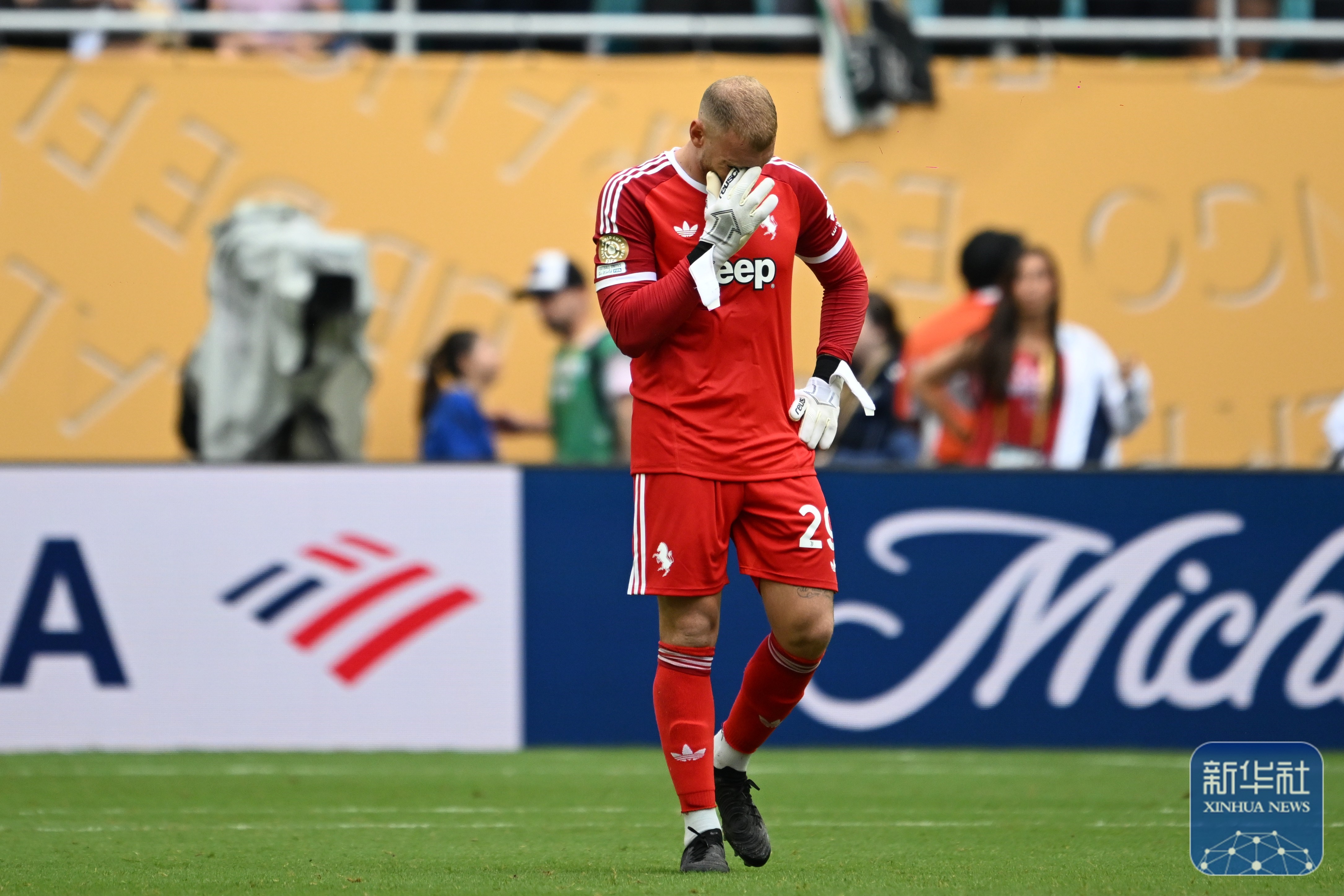 皇家马德里队凭实力击败对手，晋级比赛八强