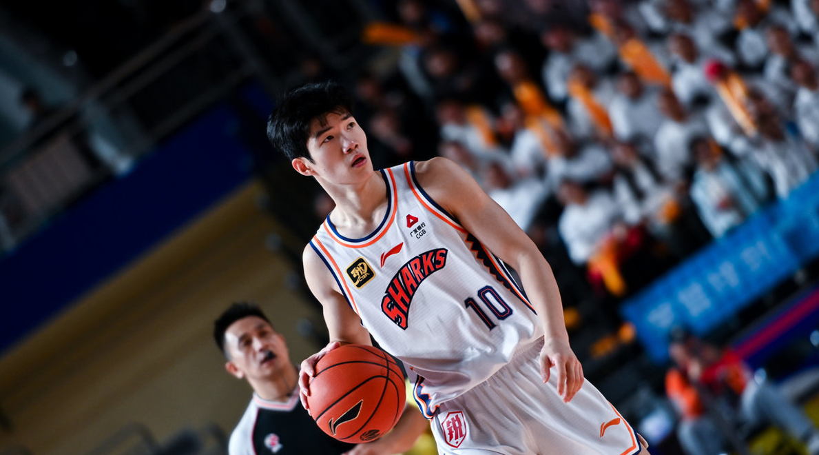 上海男篮险胜江苏队，积极备战下一场比赛