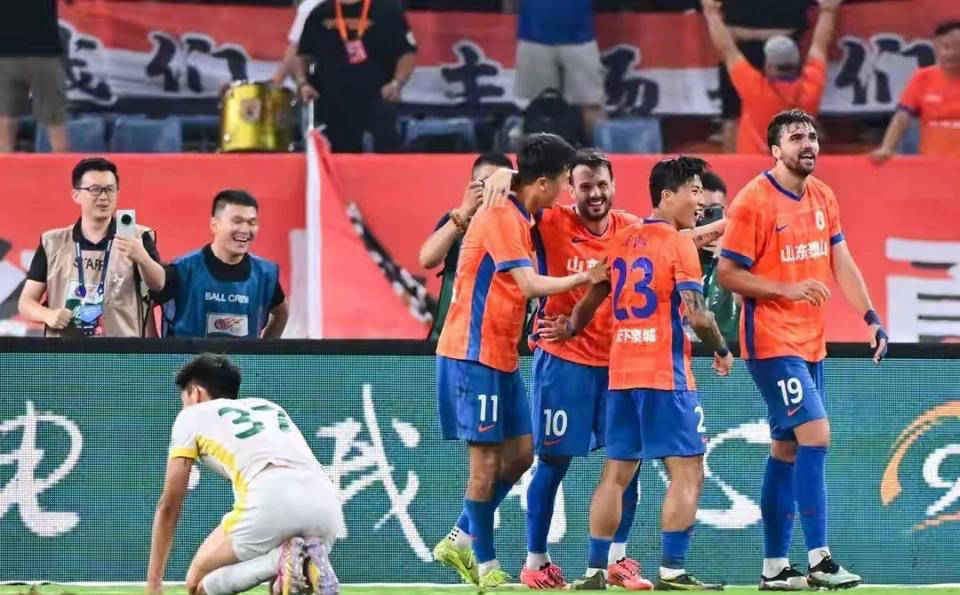 山东泰山客场大捷，全队士气高涨的简单介绍