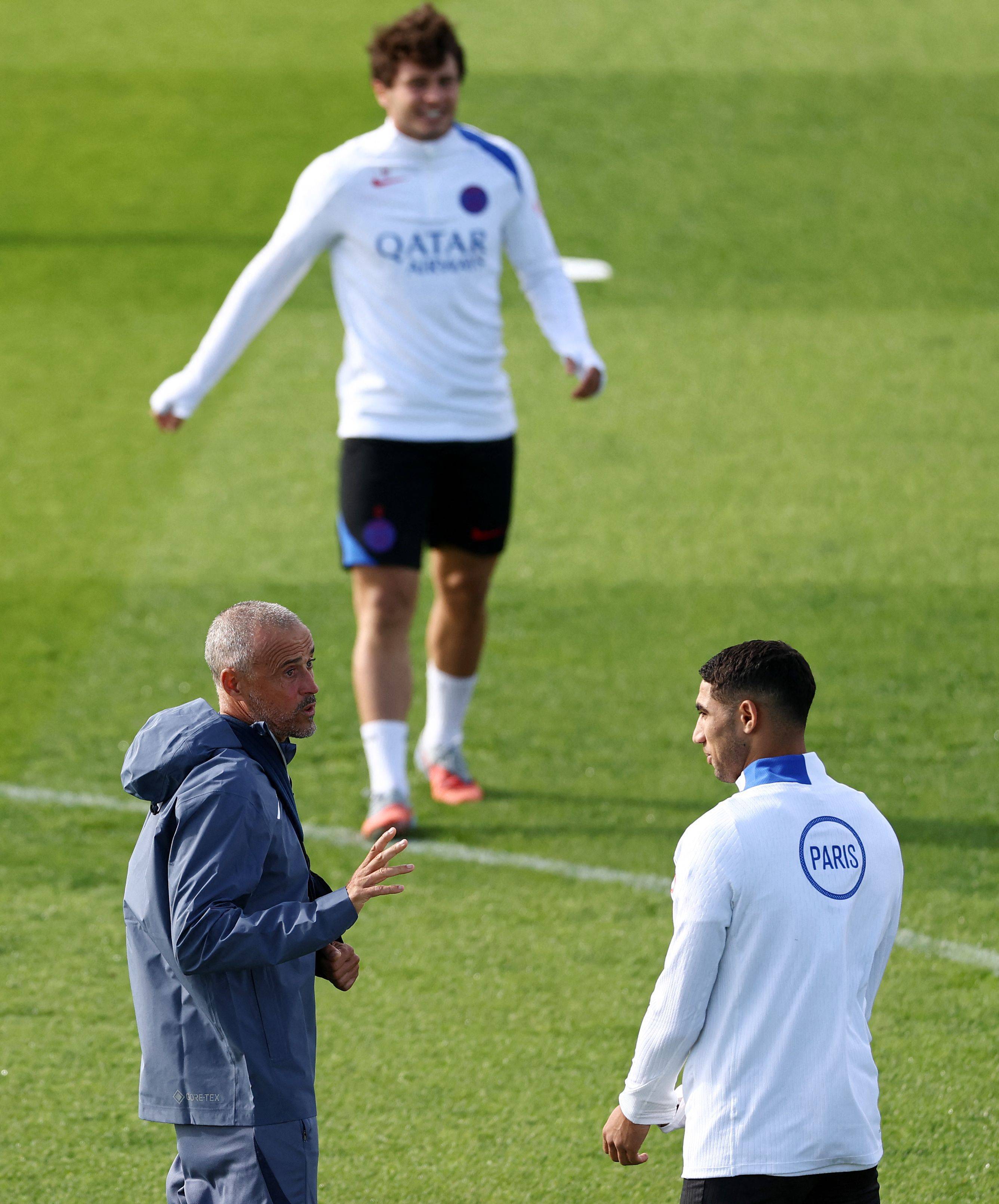 巴黎圣日耳曼球员爆发默契，战术配合高效