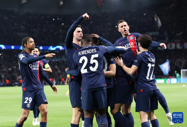 巴黎圣日耳曼球员爆发默契，战术配合高效