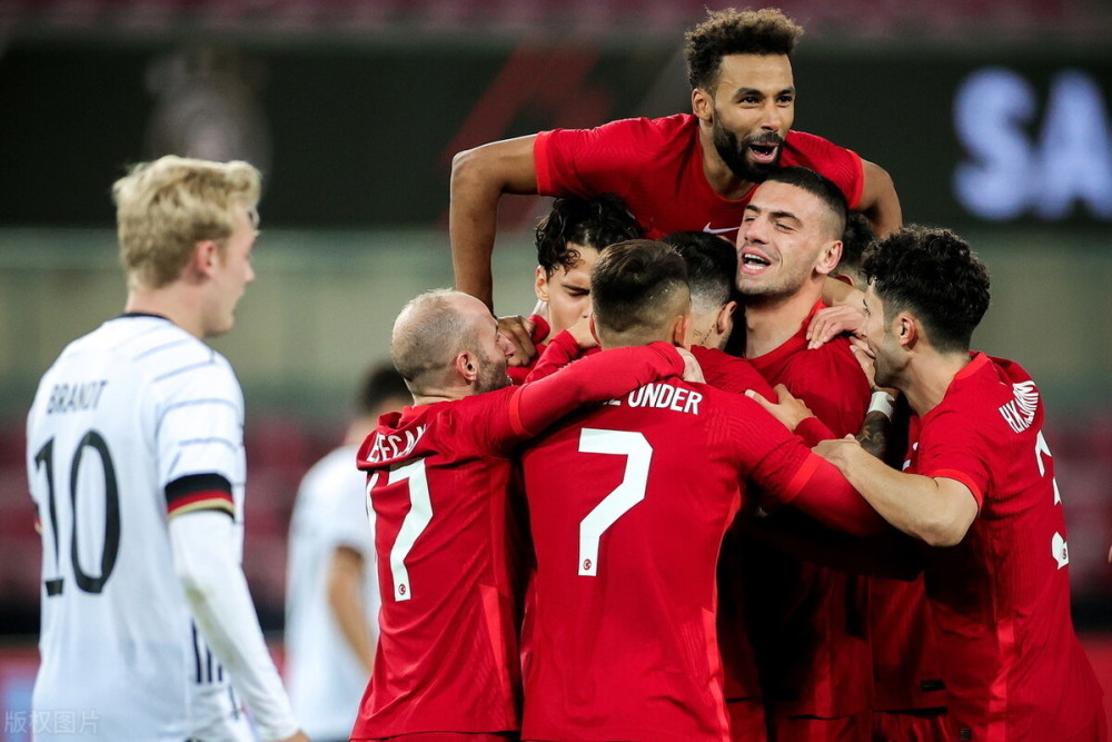瑞士逼平土耳其，小组出线形势险恶难知