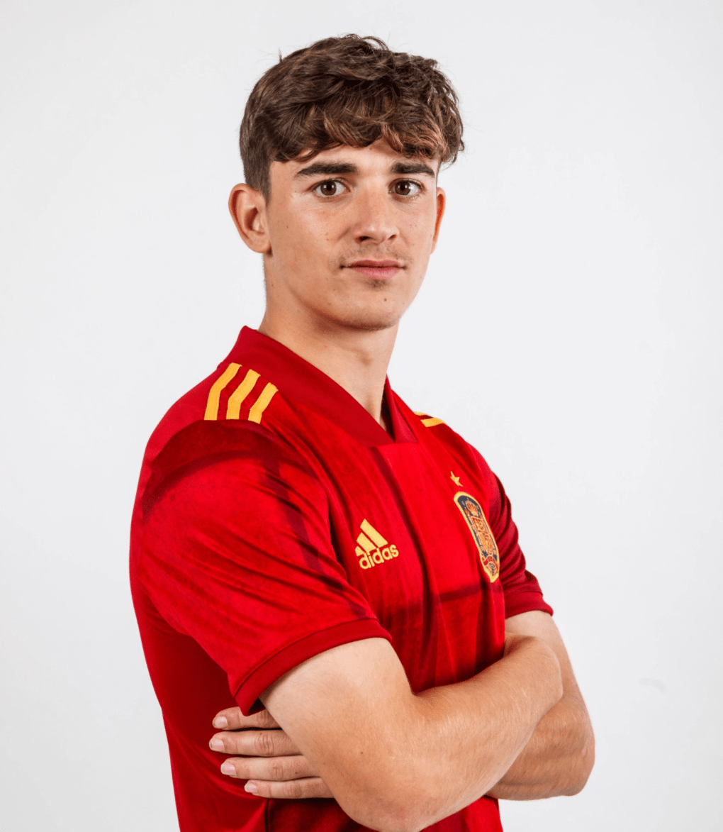 西班牙鏖战乌拉圭，加维打破历史纪录