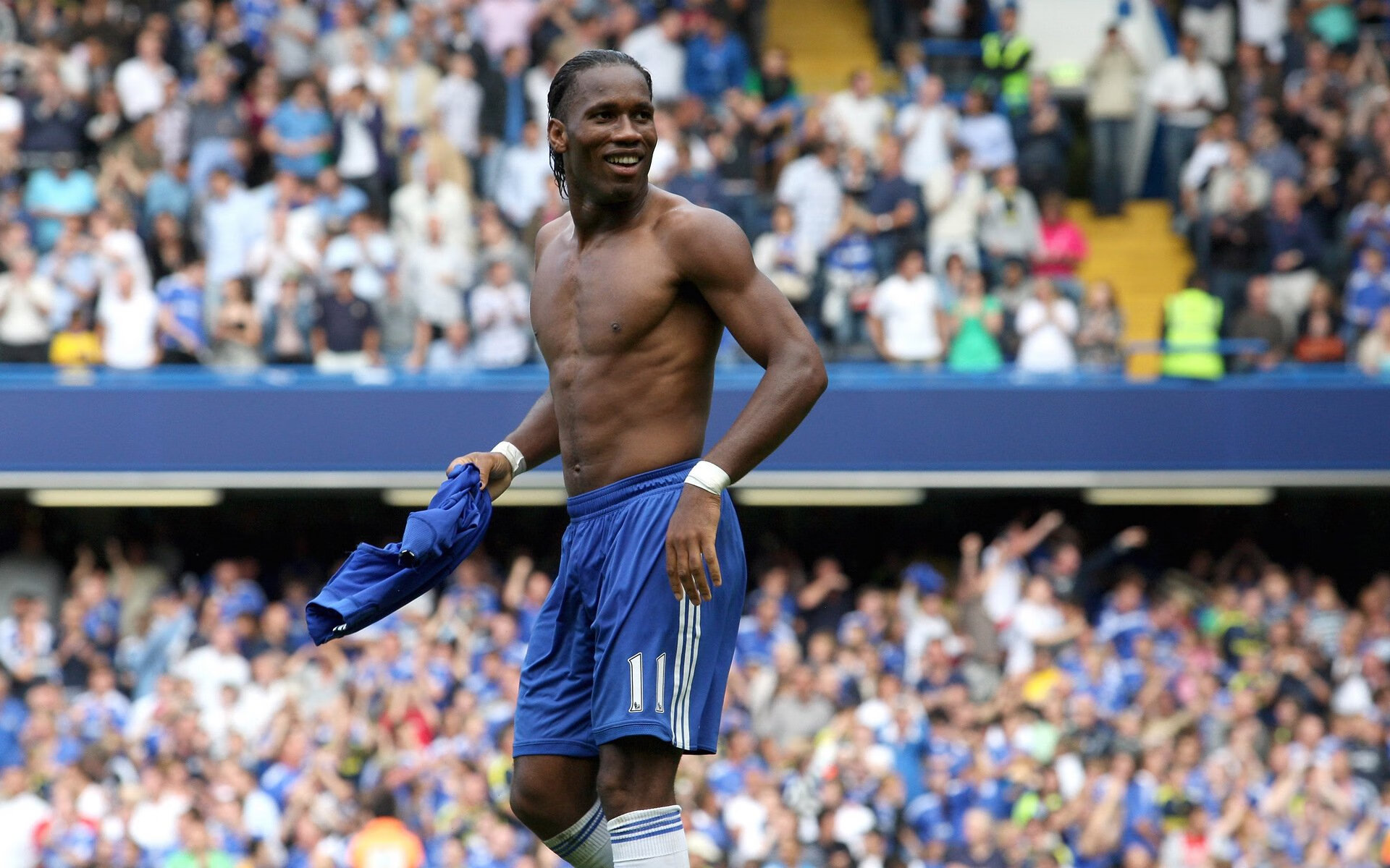 压力熔炉中的唯一性，德罗赞的利剑与广厦神话的隐秘对话