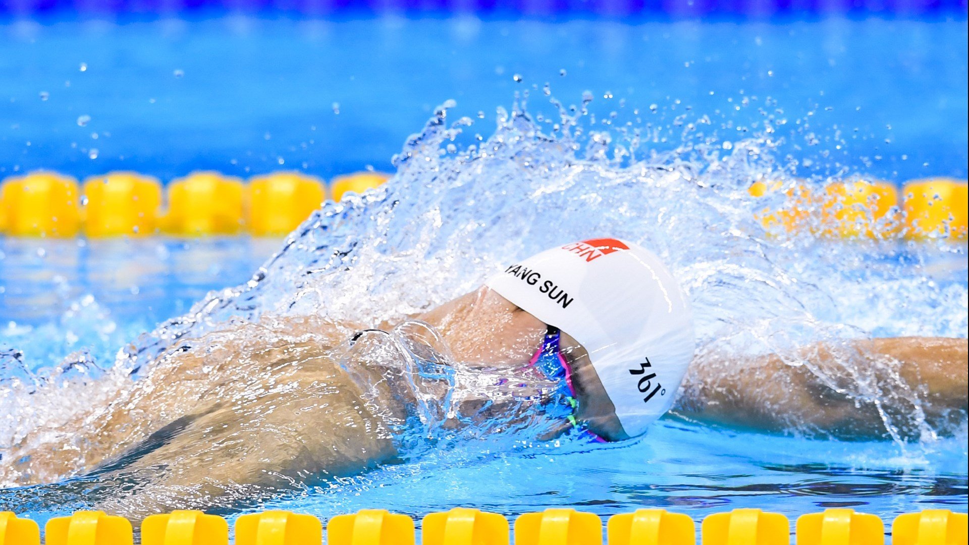 哈斯险胜法拉利，一场叙事学革命，周冠宇以工匠精神扛起全队