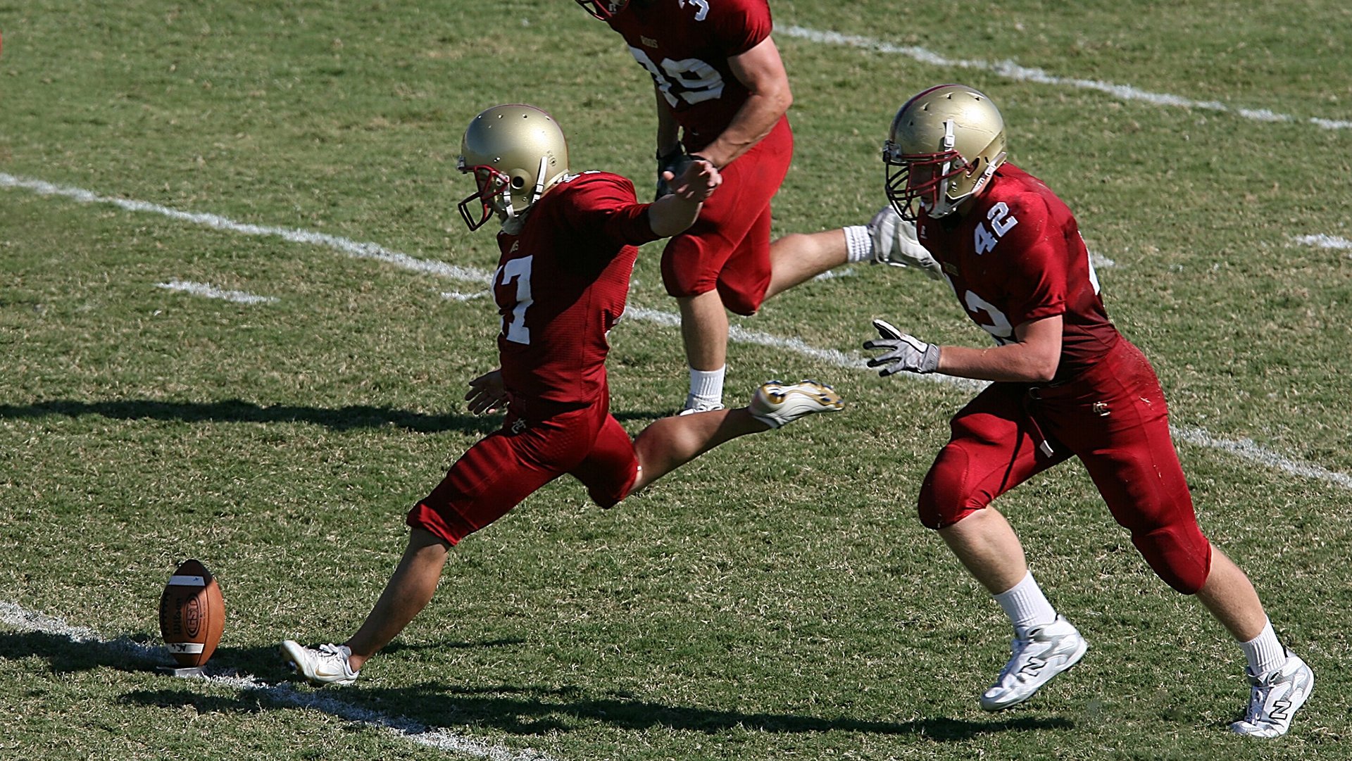 佩雷兹火力全开！阿斯顿马丁0.2秒险胜威廉姆斯